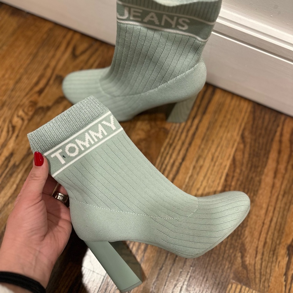 Tommy Helfiger socks boots